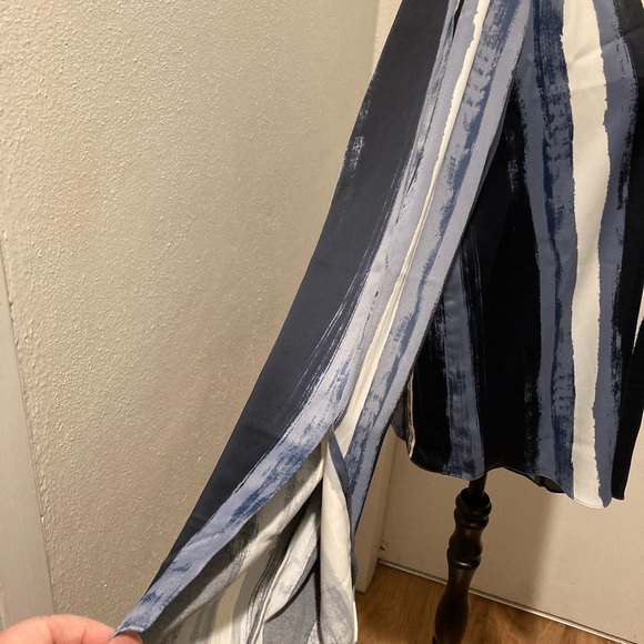 Kenneth Cole: Large long sleeve round neck top . - Picture 3 of 9